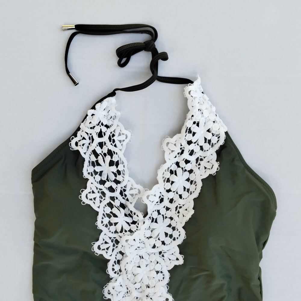 Monokini with lace halter - Picture 3 of 9
